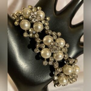 Pearl and Crystal Stretch Bracelet